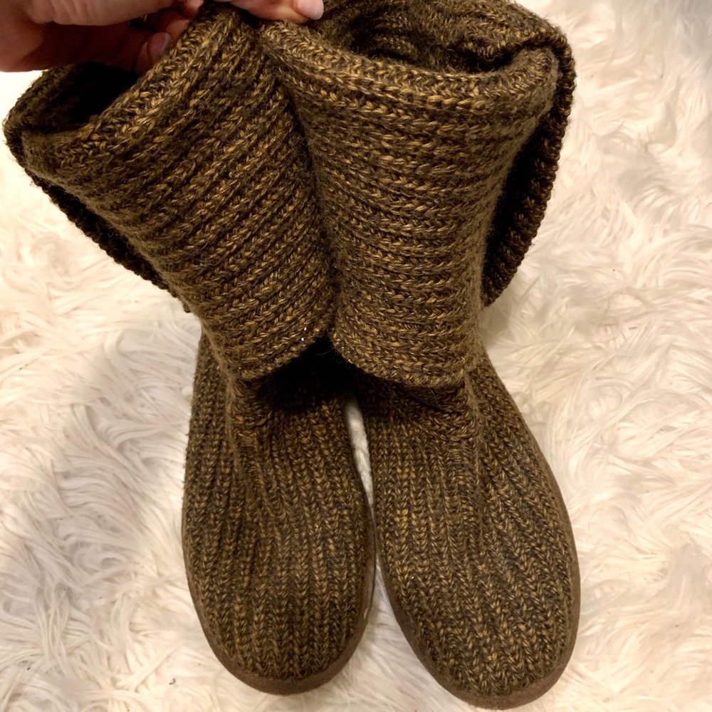UGG Boots brown sweater style size 6
